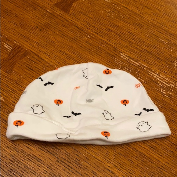 A Halloween outfit - Picture 4 of 4